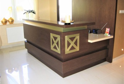 Veneered hotel furniture 