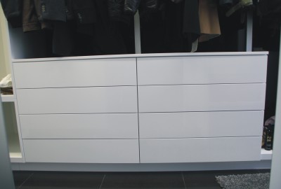 Armoire-penderie vernie